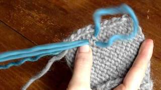 Tricot  Rentrer les fils sur un ouvrage au point jersey [upl. by Rabaj]