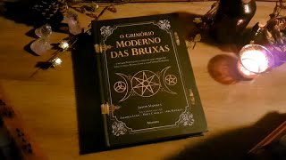 O altar na MAGIA  O Grimório Moderno das Bruxas  Dica de leitura [upl. by Nnaaras183]