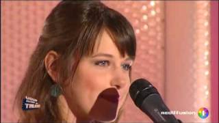 Musique  quotCest le piedquot de Coralie Caulier sur IDF1 [upl. by Yort]