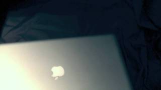 MacBook Pro 17quot glossy vs non glossy [upl. by Yorel]