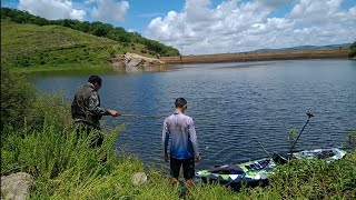 PESCANDO DE CAIAQUE NO AÇUDE DO CACHOEIRA saiu umas brutas [upl. by Faucher]