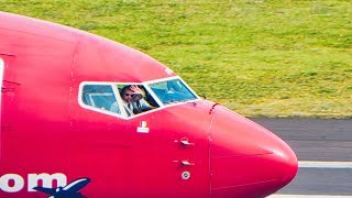 Norwegian PILOT open WINDOW and WAVE at Madeira Airport [upl. by Ulda]