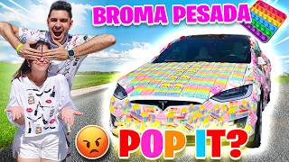 BROMA PESADA a Sandra Cires Art 🤣 LLENAMOS SU AUTO DE POP IT 😂 BROMA ÉPICA [upl. by Aretha]