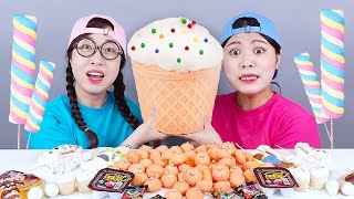 Dessert arcenciel à la guimauve géante Mukbang DONA [upl. by Lundberg970]