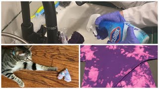 Tie dyeing with bleach  show an tell of sewing projects [upl. by Ehcnalb]