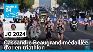 JO 2024  la triathlète française Cassandre Beaugrand sacrée championne olympique • FRANCE 24 [upl. by Minton]