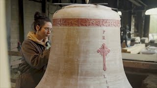 Fondeur de cloches un métier au cœur de la restauration de la Cathédrale NotreDame de Paris [upl. by Hpeosj]