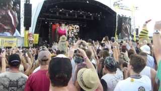 Macklemore Thrift Shop Future Music Festival Brisbane 2014 [upl. by Can640]