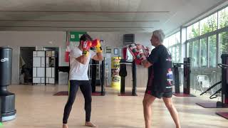 Allenamento di KickBoxing  4 combinazioni di calci e pugni ai colpitori [upl. by Ailegra731]