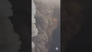 Sicile  les images stupéfiantes du volcan Stromboli en éruption [upl. by Manara]