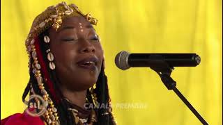 Canal  Première Fatoumata Diawara special guest of quotSous la Lumièrequot [upl. by Rollie]