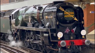 Bulleid Light Pacific 34046 ‘Braunton’ with “The Christmas Golden Arrow”  161223 [upl. by Arraic]