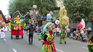 Madrid acoge la cabalgata de Hispanidad mostrando el folclore de las culturas hispanas [upl. by Oilcareh]