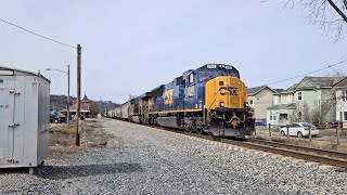 Fresh EMD SD70MAC rebuild leads fast CSX train through downtown Coraopolis PA [upl. by Hnirt]