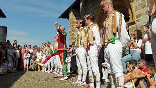 Los Danzantes de Ochagavía bailan en el santuario de Muskilda [upl. by Reginald935]