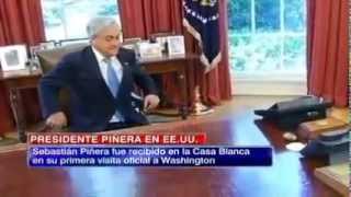 Presidente Piñera se sienta en escritorio de Obama [upl. by Otilrac]