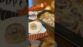 Dokonalé skořicové rolky najdeš v novém videu🧡🎃🍁 cinnamoroll recepies recepty autumn fall [upl. by Wyatt34]