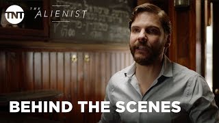 The Alienist History of the Serial Killer with Daniel Brühl BEHIND THE SCENES  TNT [upl. by Yntrok]