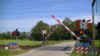 Spoorwegovergang Zenderen  Dutch railroad crossing [upl. by Endo12]