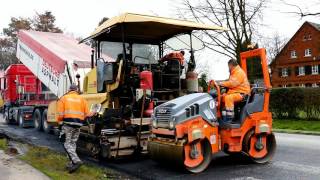 Einbau einer nahtlosen Asphaltdeckschicht mit den Fertigern Demag DF 125 und Atlas Copco SD 2500 WS [upl. by Viguerie]