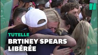 Ces fans de Britney Spears nont pu retenir leurs larmes après le retrait de la tutelle à son père [upl. by Jak678]