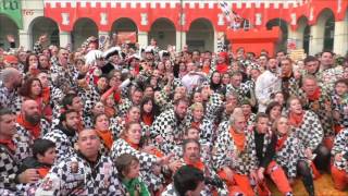 Mugnaia e Scacchi aranceri  foto di gruppo  Carnevale Ivrea 2017 [upl. by Nairdad94]