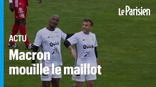 Football  Macron chausse les crampons et marque sur pénalty [upl. by Dnar]