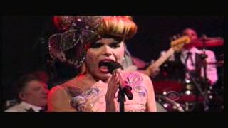 Paloma Faith  Picking Up The Pieces  Letterman 12312 [upl. by Eltsyrc]