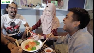 Ibu Johan Ajar JoHaRa Makan Yee Sang [upl. by Woermer]