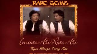 Kyun Bheege Torey Nain  Ustad Imtiaz Ali Riaz Ali Live  Original by Noor Jehan  Rare Ghazals Live [upl. by Meilen]