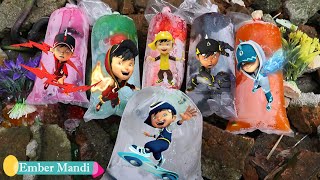 Menemukan Mainan Boboiboy Dalam Es Batu Warna Warni [upl. by Nickey]