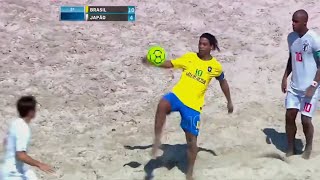 RONALDINHO DÁ SHOW ATÉ NO FUTEBOL DE AREIA 🤯 [upl. by Rhyner]