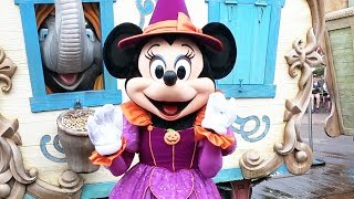 Minnnie Mouse Meets Us at Mickeys NotSoScary Halloween Party in Her Witch Costume [upl. by Raquel]