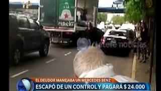 Conductor intentó escapar de un control Telefe Noticias [upl. by Anelrats741]