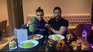 MUKBANG WITH BHATTI DAB Pineapple Man  Nove Chelsea  Italians and Street Food [upl. by Lemrej]