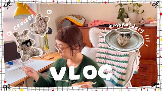 【刺繍作家のvlog】セリアのファーヤーンで編むモフモフのぬいぐるみ🧸猫の寝顔のオーダー刺繍ブローチ友人と合同誕生日ランチ [upl. by Natalee879]