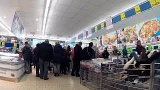 Wittchen Lidl Gdańsk Wyścig po torebki Wittchena z promocji w Lidlu Walka o towar 17102015 torba [upl. by Lorianne]