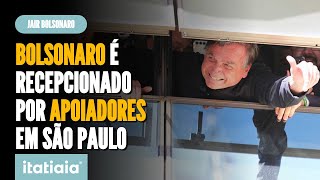 PRESENÇA DE BOLSONARO É FESTEJADA POR APOIADORES NO MERCADO MUNICIPAL DE SP [upl. by Kirad274]