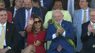 Lula acompanha comemorações do 7 de Setembro em Brasília  AFP [upl. by Nemajneb64]