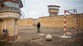 LA POLICE NOUS CHERCHE DANS CETTE PRISON ABANDONNÉE   Urbex [upl. by Dara150]