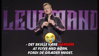 Tobias Dybvad Standup  quotAt flyve med små børn skulle være hårderequot [upl. by Gloria947]