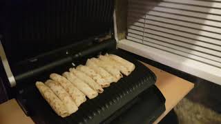 Как быстро и без масла пожарить блинчики с мясом на Tefal Optigrill XL GC724D12 [upl. by Yniatirb]