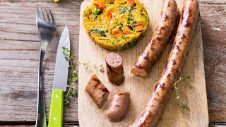 Recette  Chipolatas marinées grillées et croustilles de légumes [upl. by Okiam]