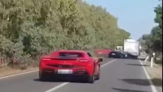 Il sorpasso e lo schianto il video dell’incidente tra una Ferrari e un camper in Sardegna [upl. by Garreth]