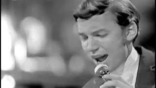 Karel Gott  Pošli to dál live 1968 [upl. by Nesto]