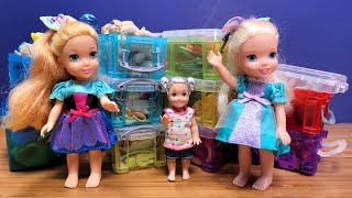 Packing  Elsa amp Anna toddlers are moving again  Barbie dolls [upl. by Bernadine681]