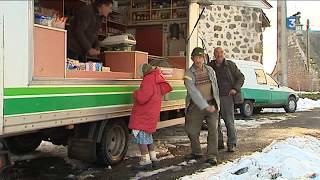 Dans le Cantal une épicerie itinérante crée du lien social [upl. by Ruffi]