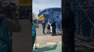 😨Este hincha de Boca quiso entrar a la Bombonera disfrazado y fue retenido por la policía [upl. by Aneeroc40]