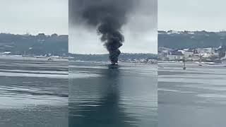 Pozzuoli incendio catamarano nel porto [upl. by Cook]