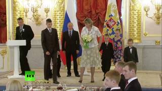 Mensaje de testigo de Jehová a Vladimir Putin en premiación en Rusia [upl. by Rebeka]